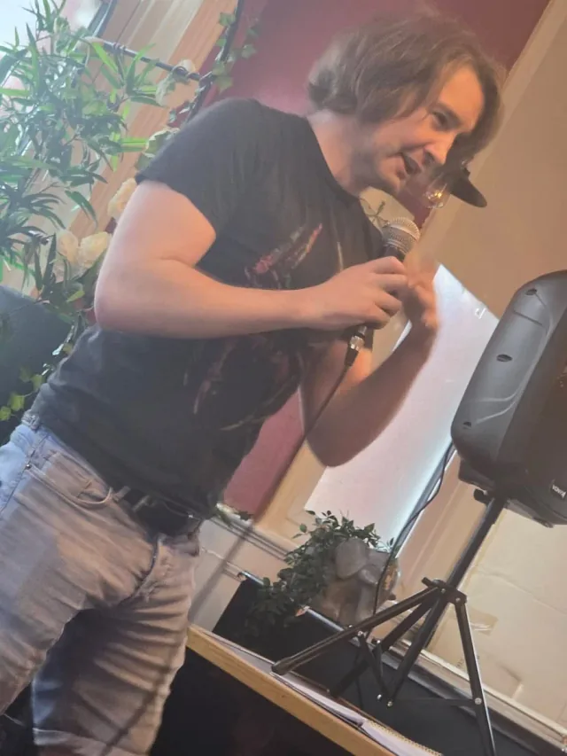 Alex Feleano - comedian
