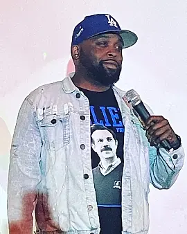 Comedian Higghigg