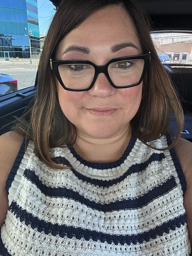 Janaynay M - comedian
