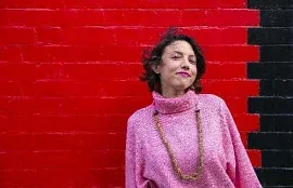 Victoria Olsina - comedian