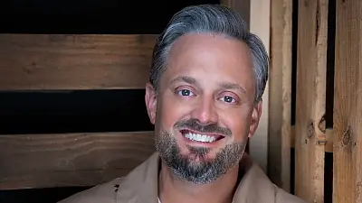 Nate Bargatze: Big Dumb Eyes World Tour