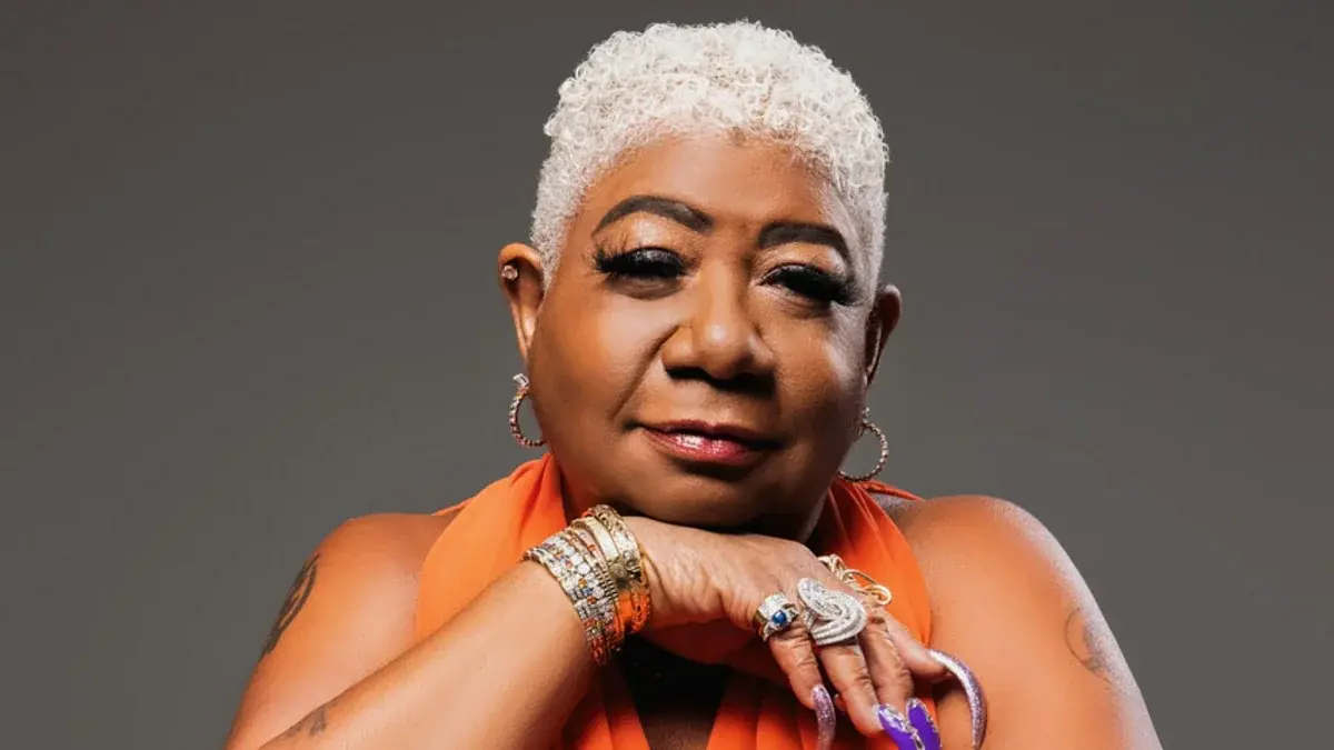 Luenell (18+)