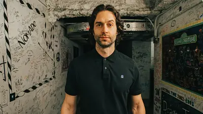 Chris D'Elia (21+)