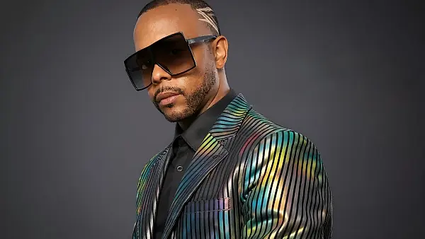 COMEDIAN JAMES DEVON photo