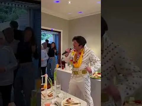 Funky Elvis Viva lasagna