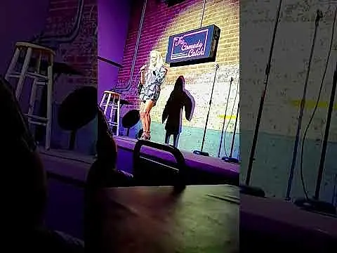 they fell off on the since floor!! #standupcomedy #standup #comedy #funny @funnydumbblonde