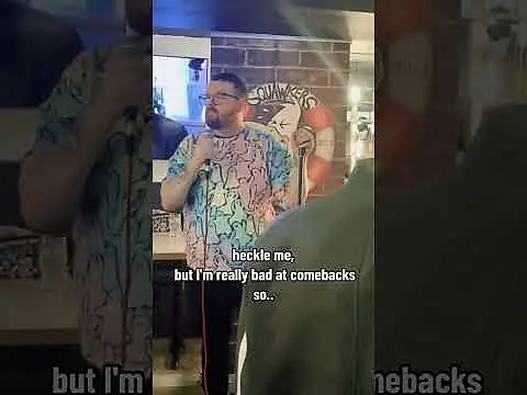 Comedian gets destroyed by heckle 🤣