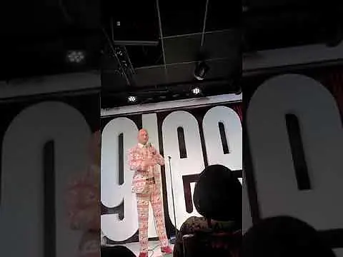 Fingers stand up comedian glee club