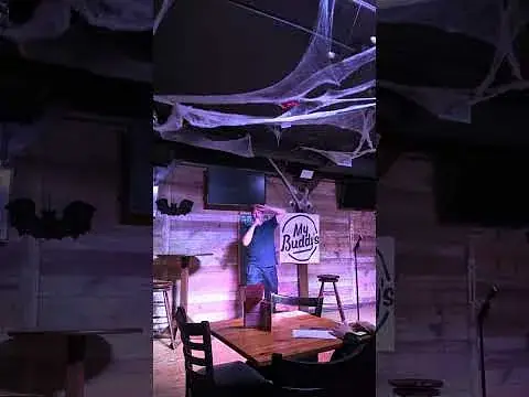 Better with or without the mic? #standupcomedy #standup #comedy #edwardscissorhands