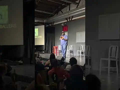 If you had four minutes to make a crowd laugh a bunch could you do it